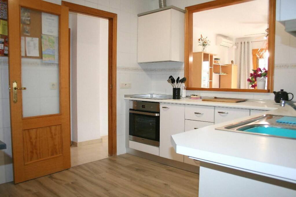 Beachside Apartment In The Centre Of El Campello Zewnętrze zdjęcie